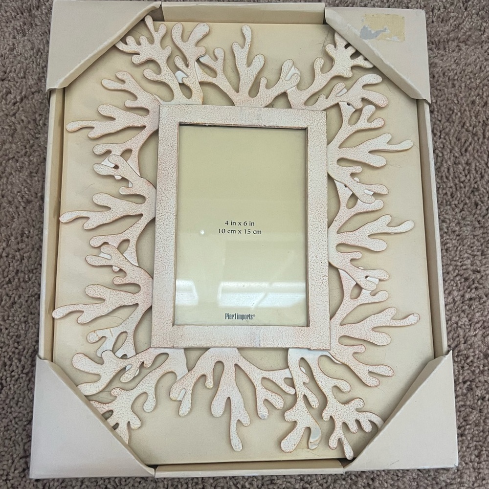 New in box pier 1 picture frame 4 x 6 table top coral beach ocean cream metal